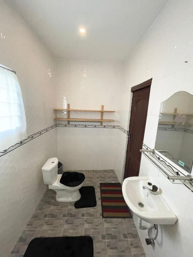 Апартаменты Detouz Lodging Аккра Экстерьер фото