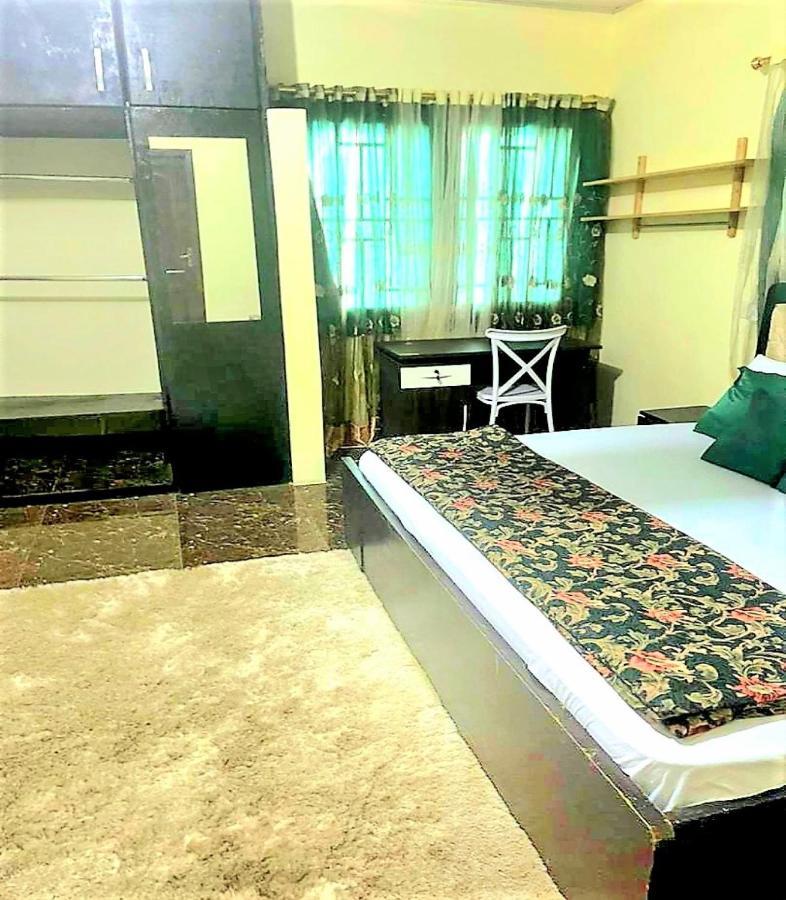 Апартаменты Detouz Lodging Аккра Экстерьер фото